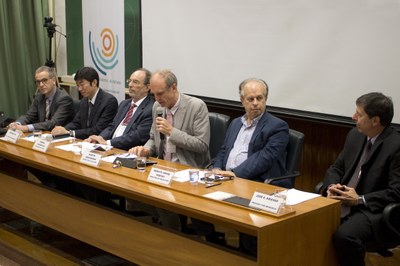 Carsten Dose, Dapeng Cai, Hernan Chaimovich, Martin Grossmann, Minister Renato Janine Ribeiro and José Eduardo Krieger