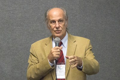 Luiz Bevilacqua talking about the future of the universities - April 24, 2015